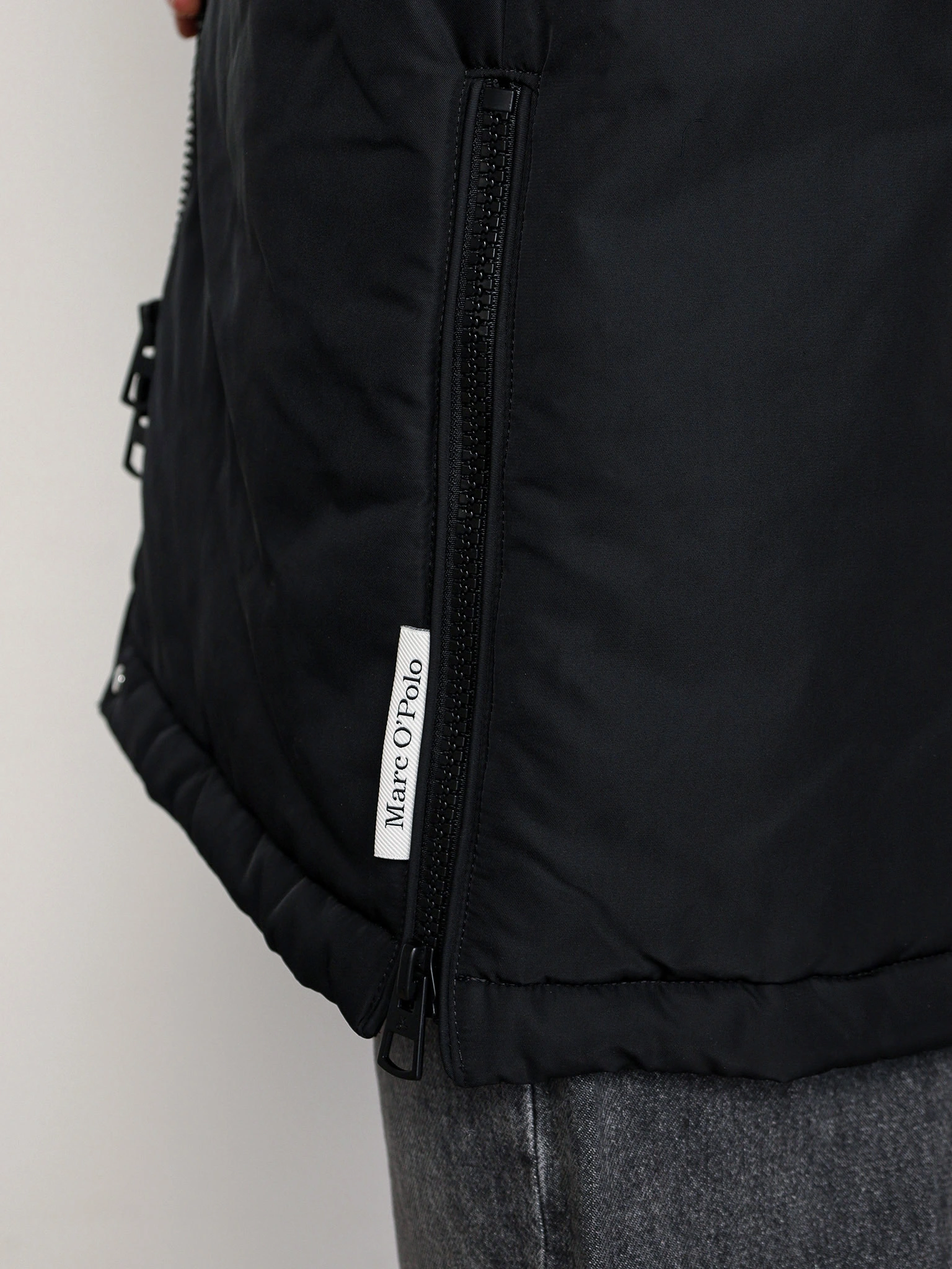 Куртка утепленная черного цвета